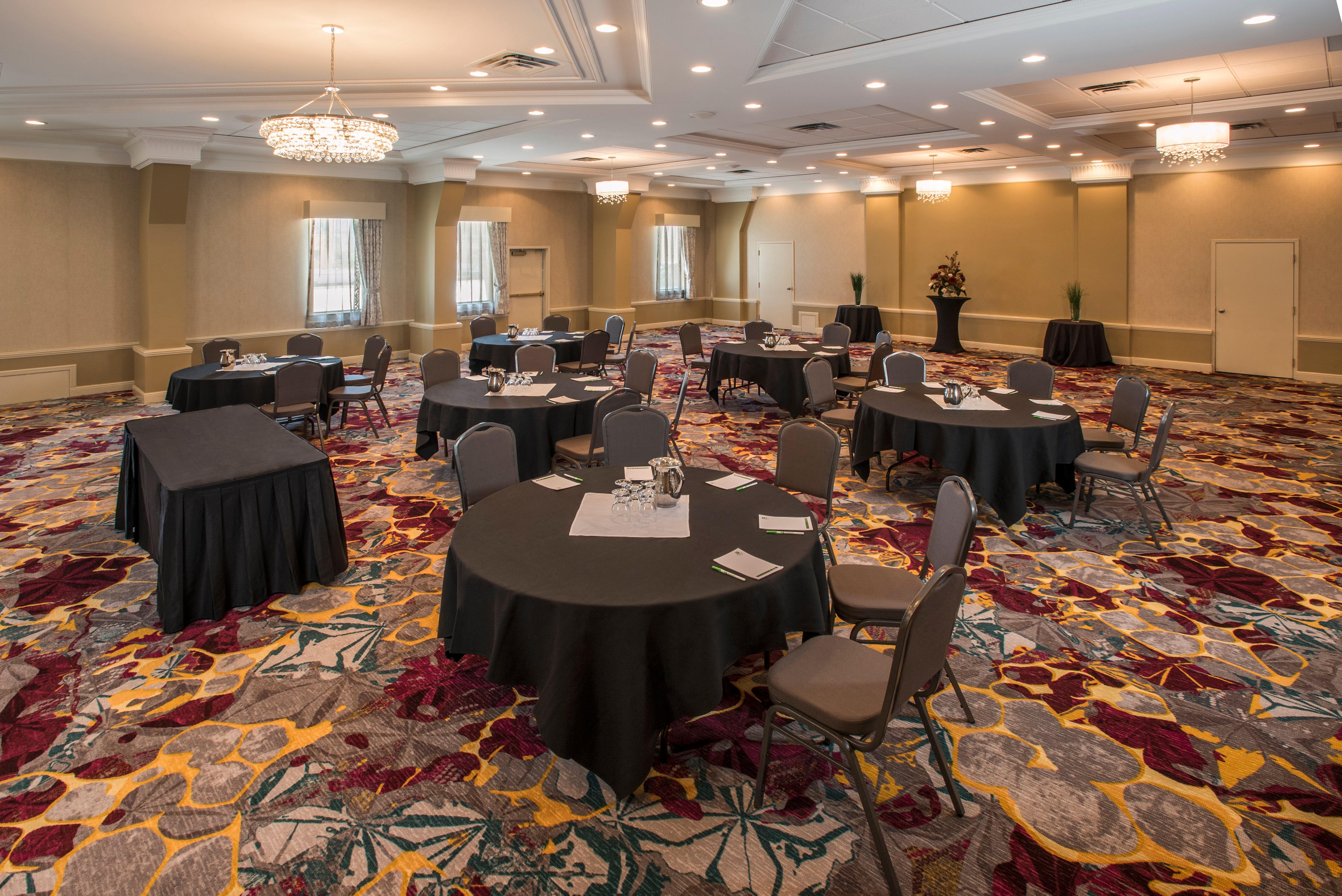 Holiday Inn Conference Centre Edmonton South By Ihg Bagian luar foto