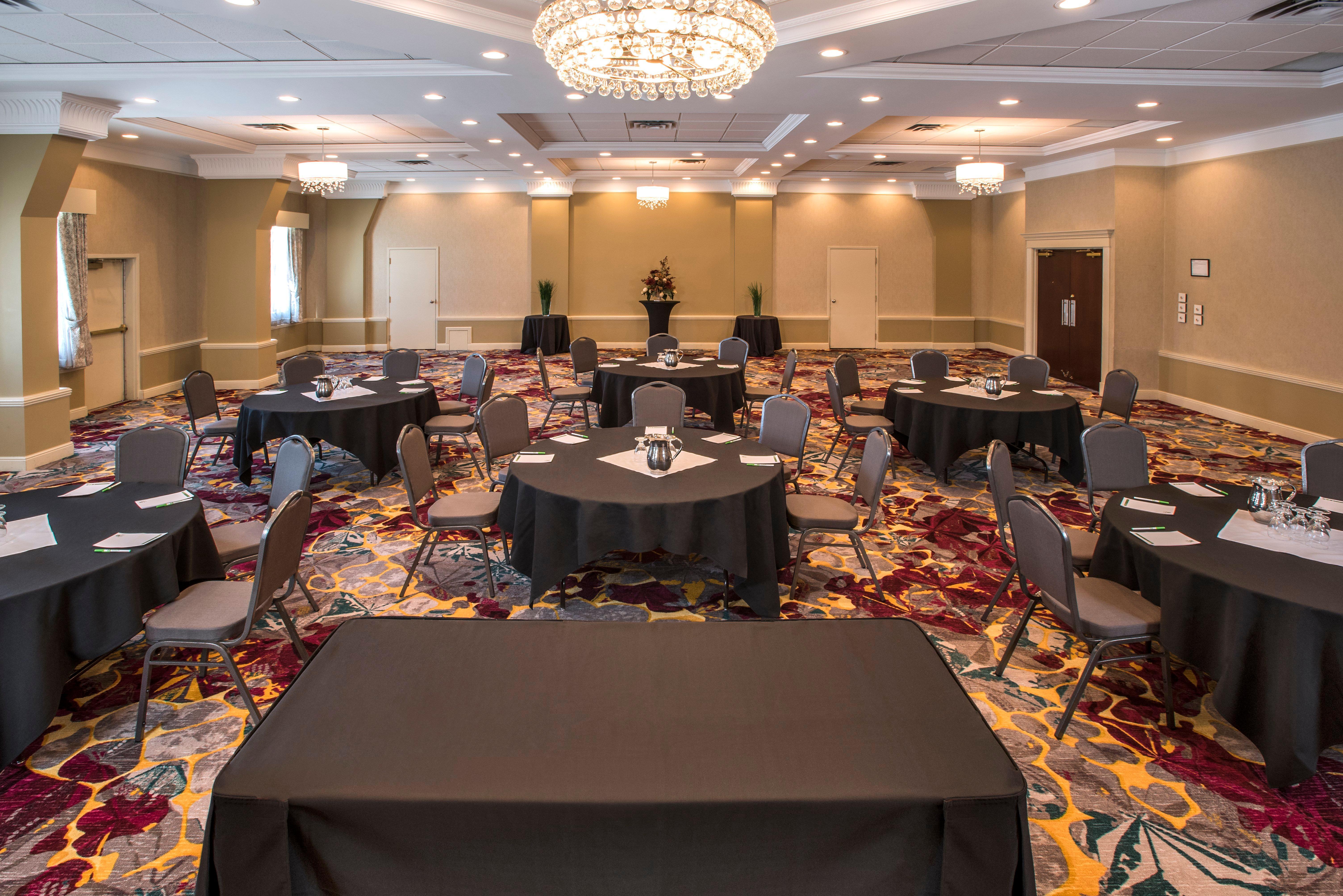 Holiday Inn Conference Centre Edmonton South By Ihg Bagian luar foto