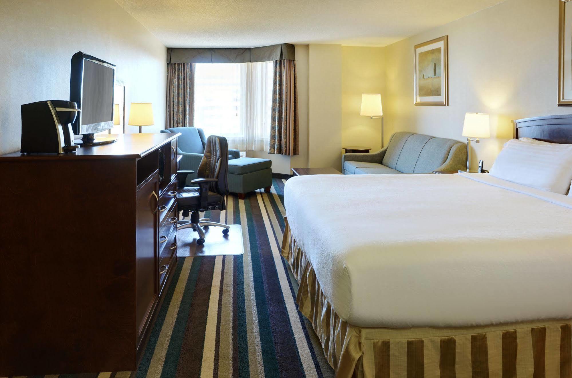 Holiday Inn Conference Centre Edmonton South By Ihg Bagian luar foto